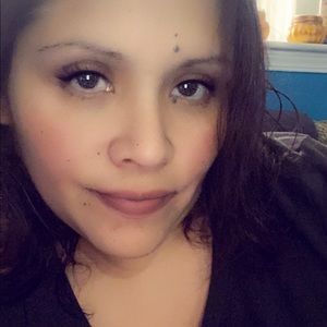 Meet your Posher, Yaneth